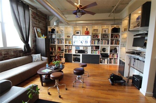 Building Photo - 172 Haynes St SW