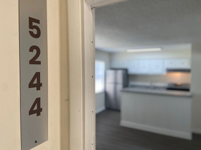 Building Photo - Updated One Bedroom, One Bath Apartment in...