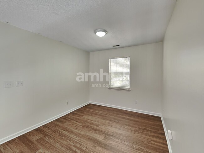 Building Photo - 3402 Mayhurst Dr