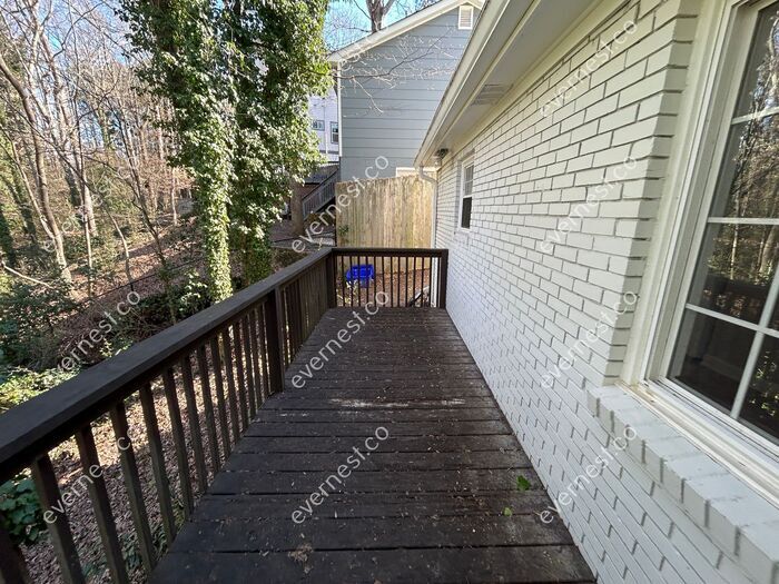 Building Photo - 2771 Skyland Dr NE