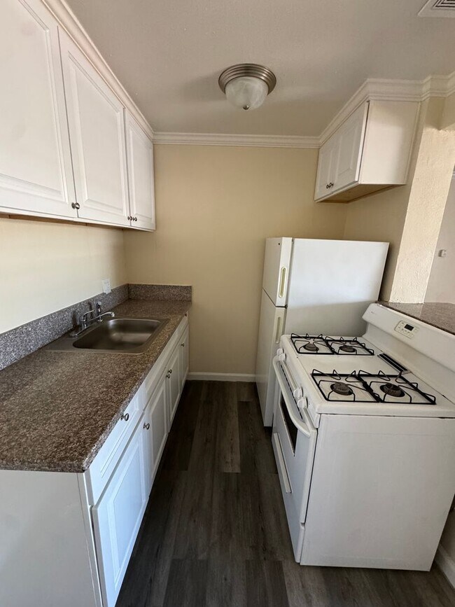 Building Photo - Welcome to SkyView Villa & Somerset Apartm...