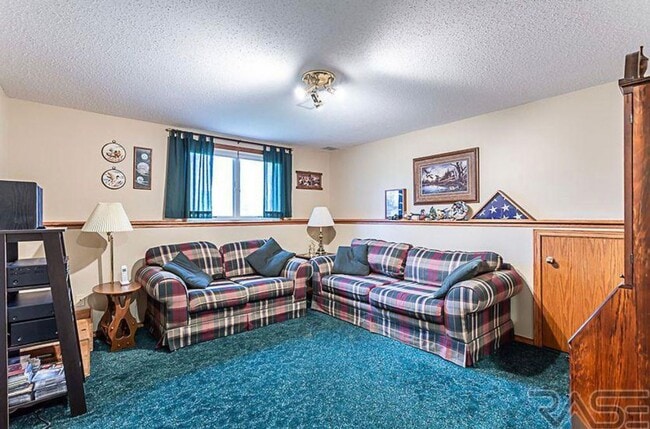 Building Photo - 2720 S Maywood Dr