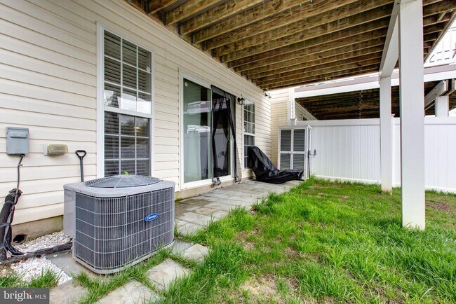 Building Photo - 7599 Taunton Ct