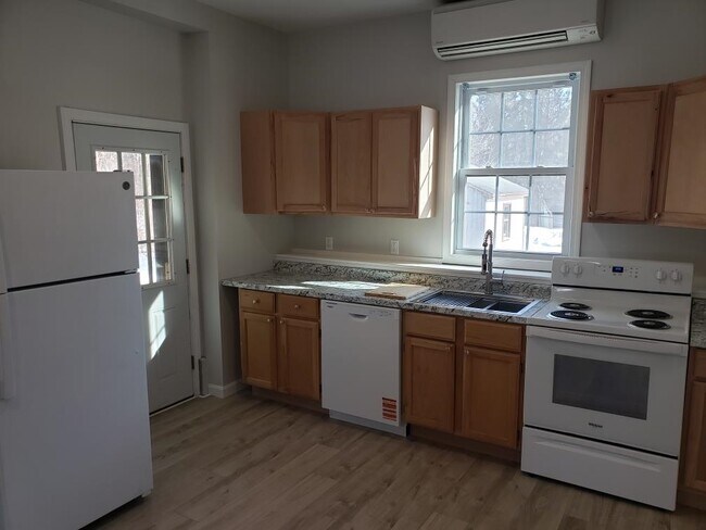 Building Photo - 2 Bancroft Rd