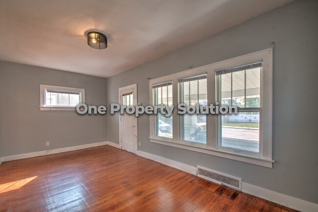 Building Photo - 407 Kenwood St