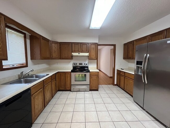 Building Photo - 203-203 Briarcrest Ct