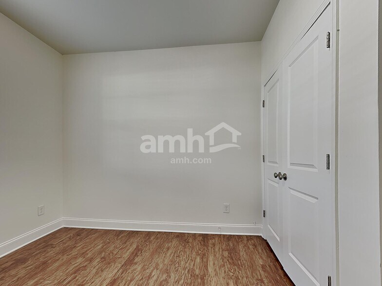 Building Photo - 1027 Monitor Ct