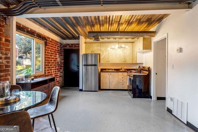 Building Photo - 15 Burbank Dr NW