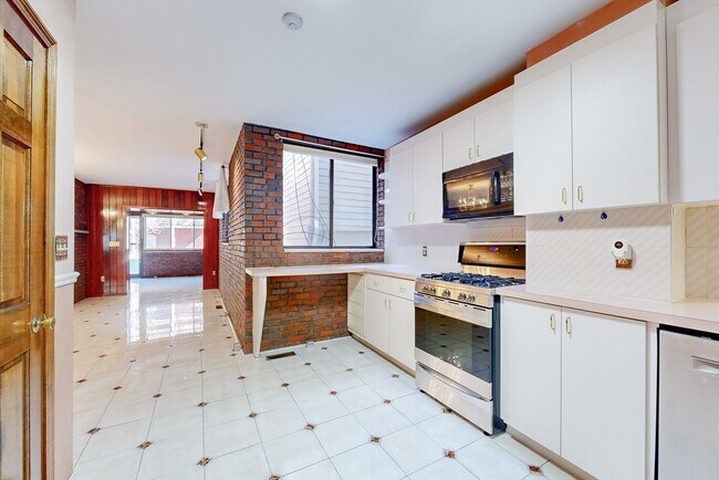 Building Photo - 71 Lubec St