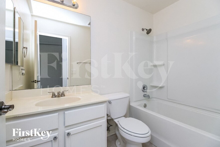 Building Photo - 2290 E Nunneley Ct