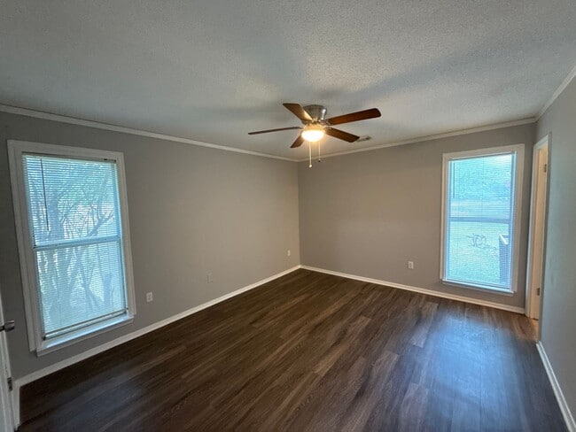Building Photo - 6610 Westbury Ave