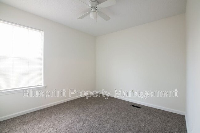 Building Photo - 1722 6th Pl Cir NW