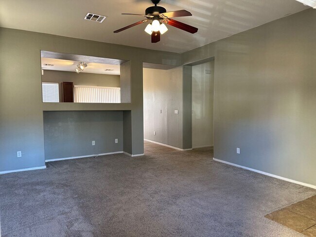 Building Photo - Move in READY! Perfect 3 bed/ 2 bath home ...