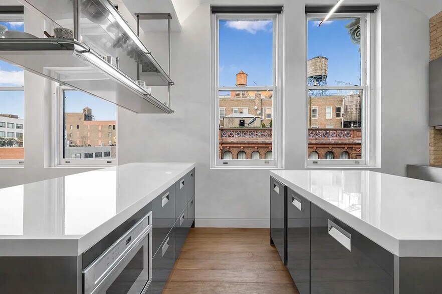 Building Photo - 640 Broadway