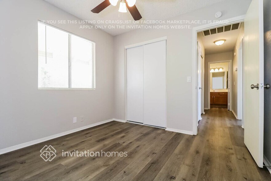 Building Photo - 10032 N 66th Dr