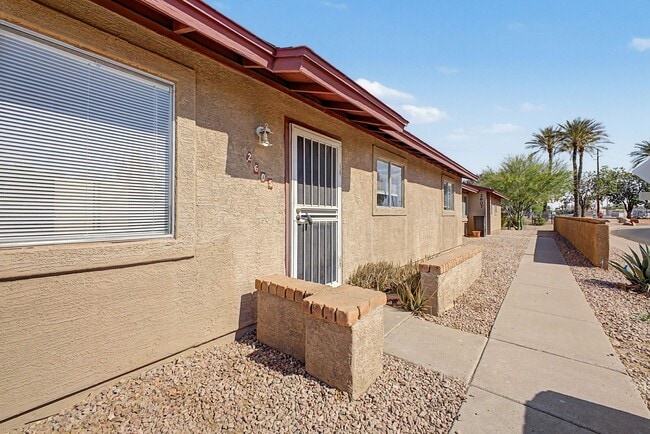 Building Photo - Remodeled 2 bedroom 2 bathroom