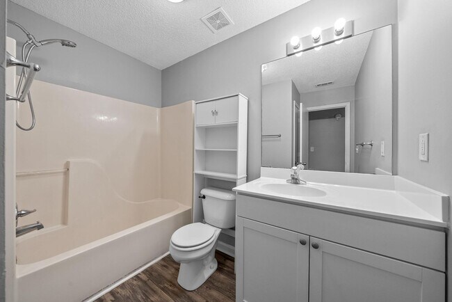 Building Photo - 1239 Parkway Pl