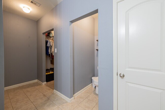 Building Photo - 10814 Spring Brook Pass Dr