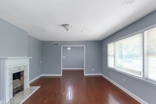 Building Photo - Spacious 4 Bed 3 Bath SFH!