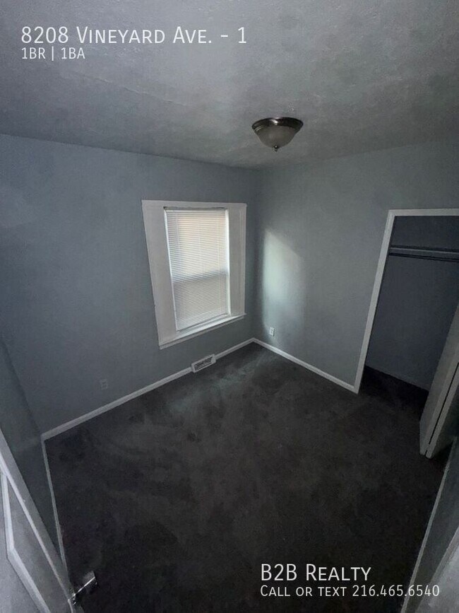 Building Photo - 8208 Vineyard Ave