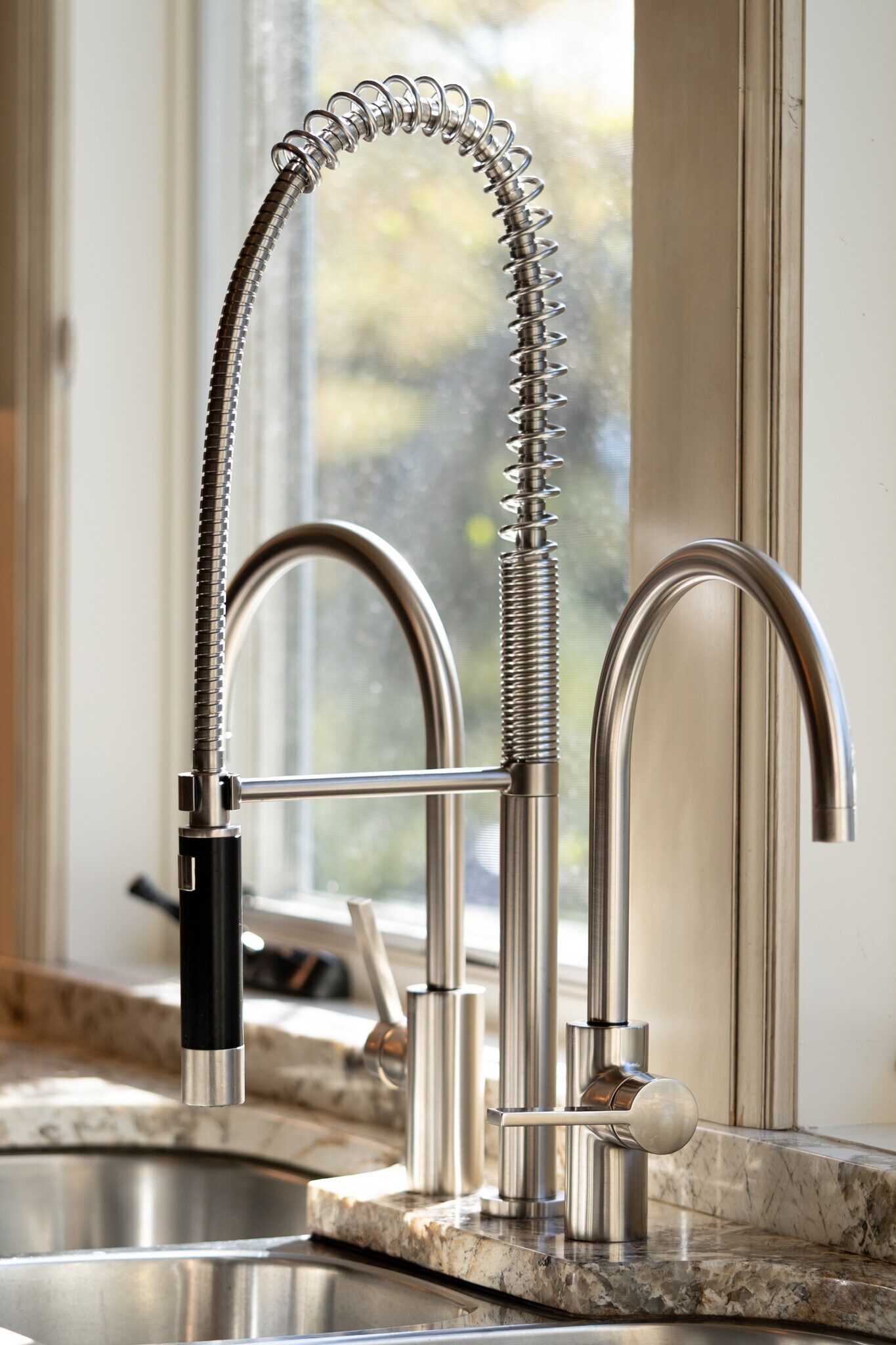 Building Photo - 2744 SW Sherwood Dr