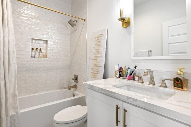 Building Photo - 223 Golden Bear Dr