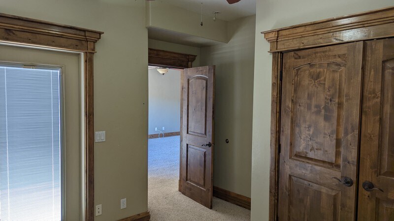 Building Photo - 695 Crystal Dr