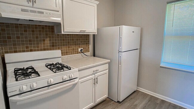 Building Photo - 8220 Troost Ave