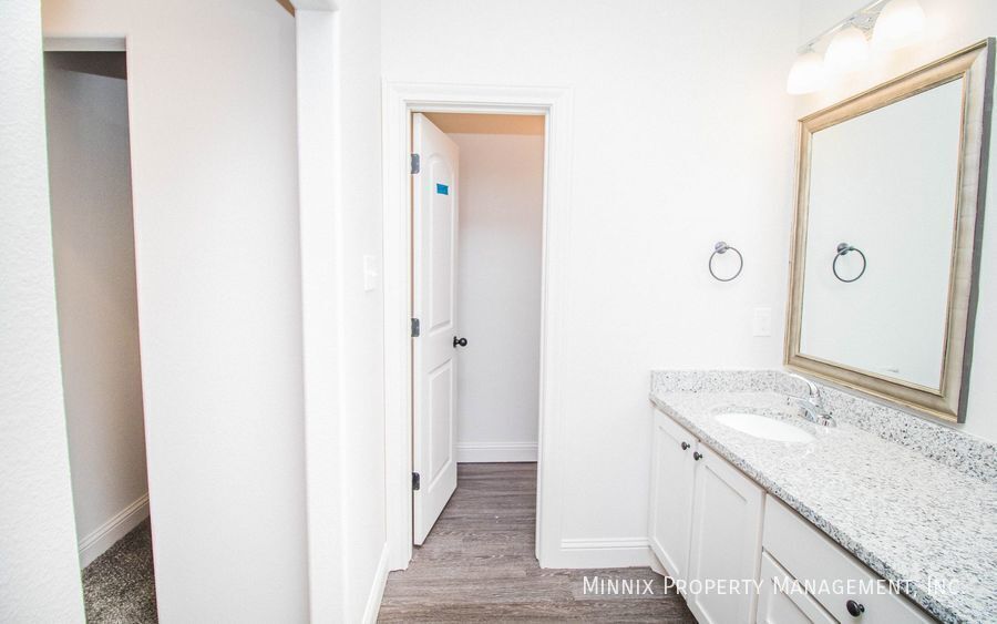 Building Photo - 2011 102nd St