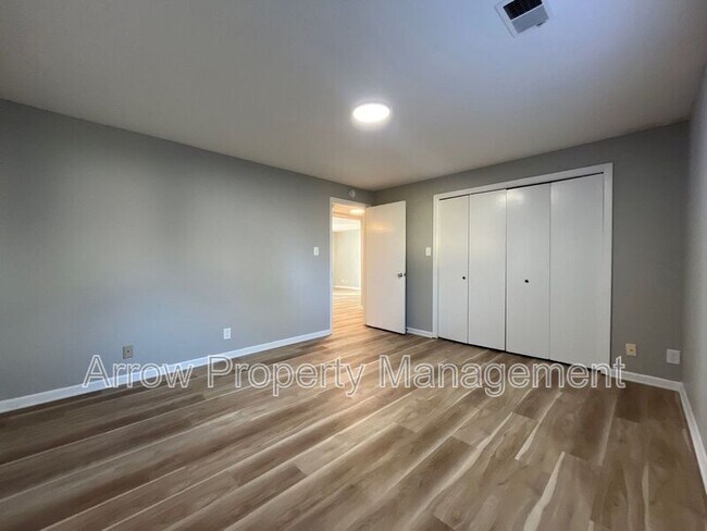 Building Photo - 440 Moffitt St