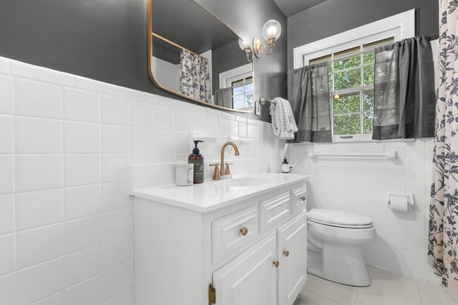 Building Photo - 106 Benson Dr