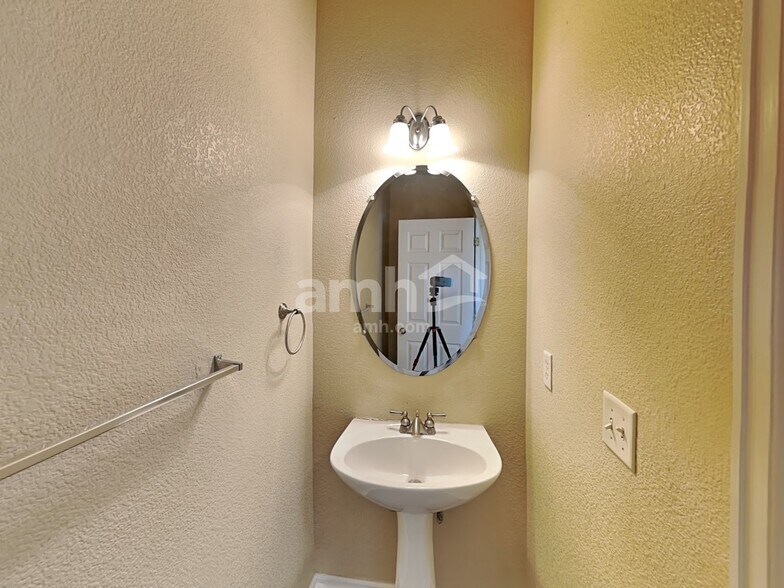 Building Photo - 20930 E 42nd Ave