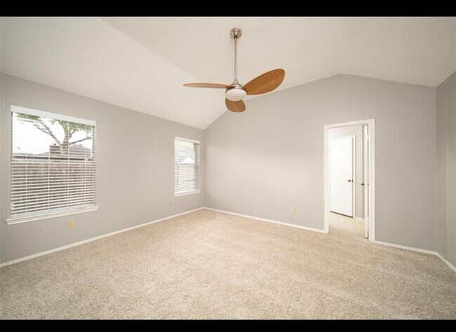 Building Photo - 2903 Avanti Dr