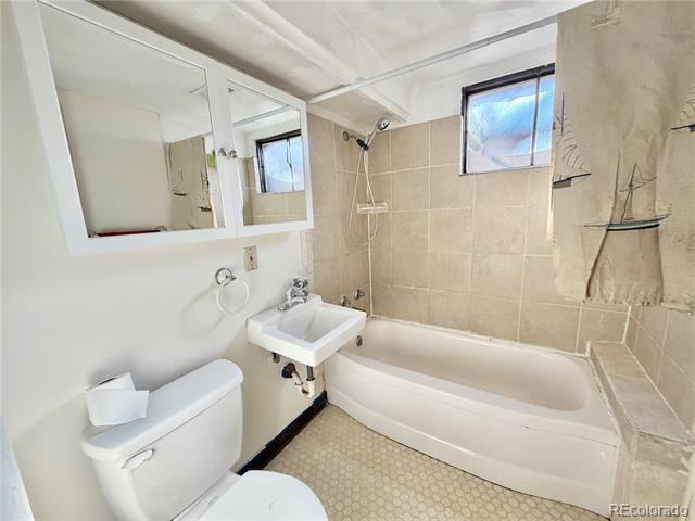 Building Photo - 4260 E Fremont Ave