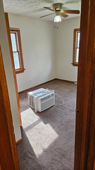 Building Photo - 4852 Alexander Rd