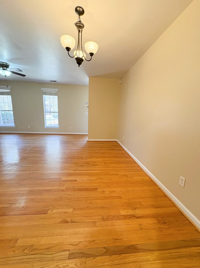 Building Photo - 1322 Deerwood St