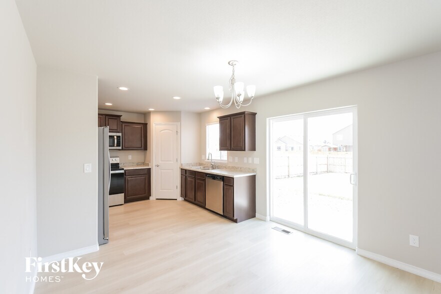 Building Photo - 6524 Vedder Dr