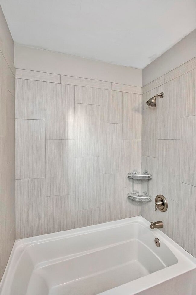 Building Photo - 2129 Crystal Dr