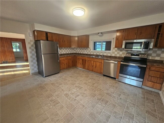 Building Photo - 4842 Farnsworth Rd
