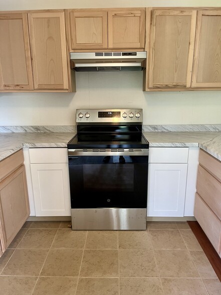 New stove - 15-647 Puni Mauka Loop N