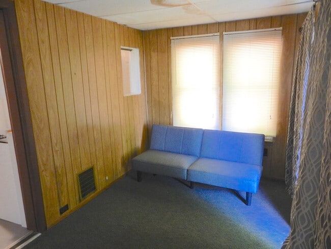 Building Photo - 1730 Willow Ave