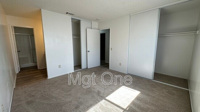 Building Photo - 14605 Perham Dr