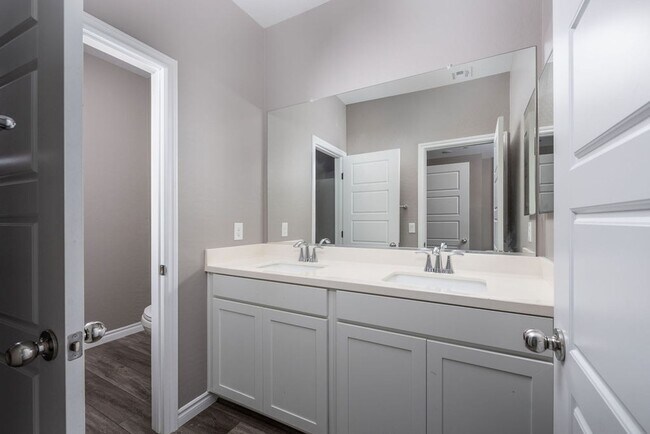 Building Photo - Modern Henderson Townhome with Loft & Resort-Style Amenities