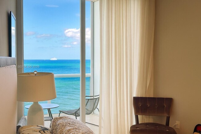 Building Photo - 15901 Collins Ave