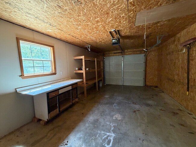 Building Photo - 3-Bedroom Home in Quiet Neighborhood Located in St. Robert, MO!
