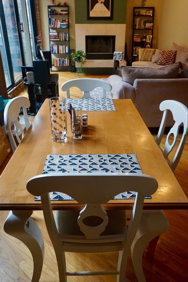 Dining area - 2300 W Wabansia Ave