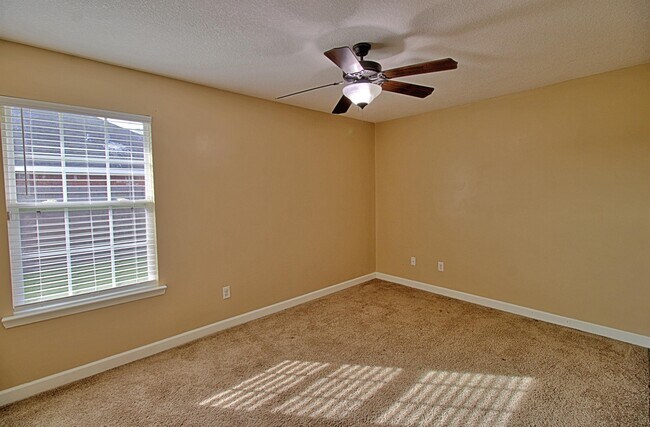 Building Photo - 119 Grandview Dr