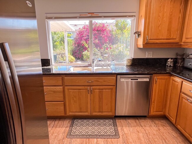 Building Photo - Beautiful 4-bedroom, 2-bathroom Newbury Pa...