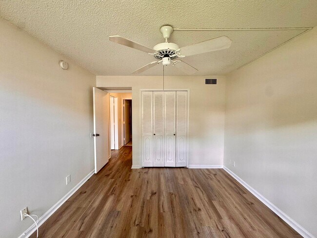 Building Photo - 9815 Pineapple Tree Dr
