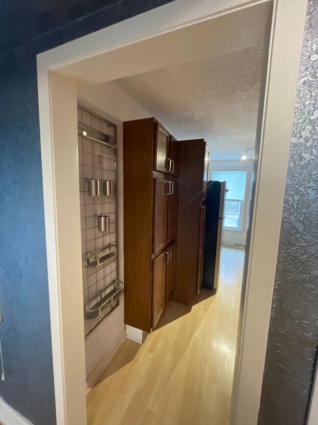 Building Photo - AVAILABLE NOW - 3 Bedroom/1.5 Bath Home wi...